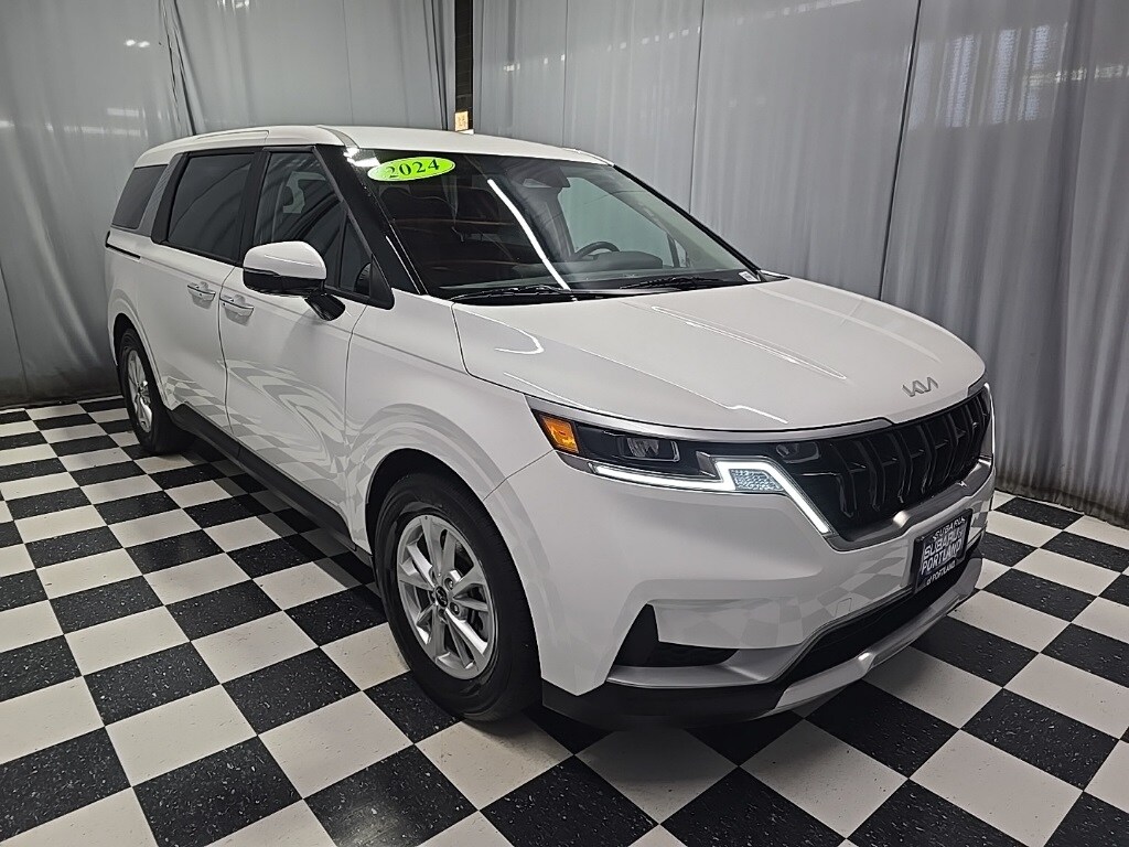 Used 2024 Kia Carnival LX Minivan/Van