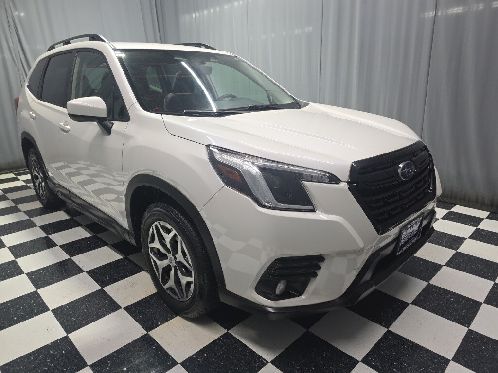 2023 Subaru Forester Premium photo 2