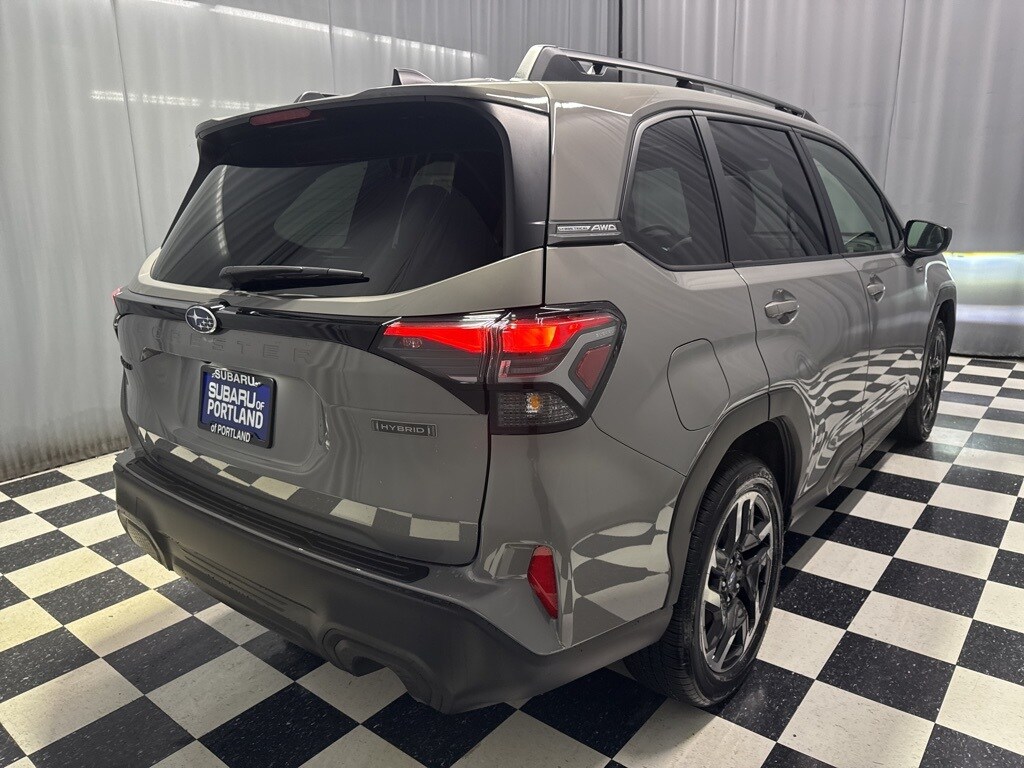 2025 Subaru Forester Premium photo 4