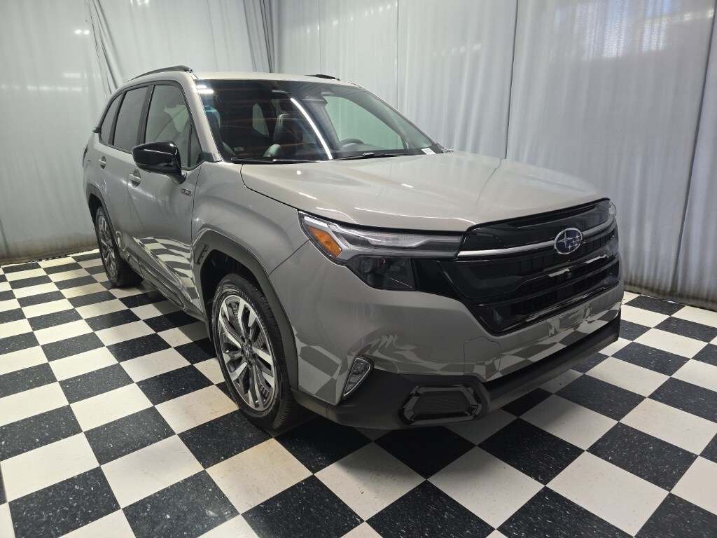 2025 Subaru Forester Touring photo 3