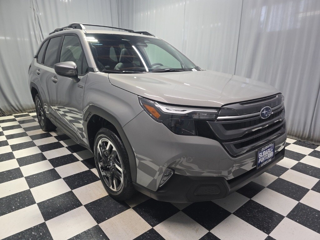 2025 Subaru Forester Premium photo 3