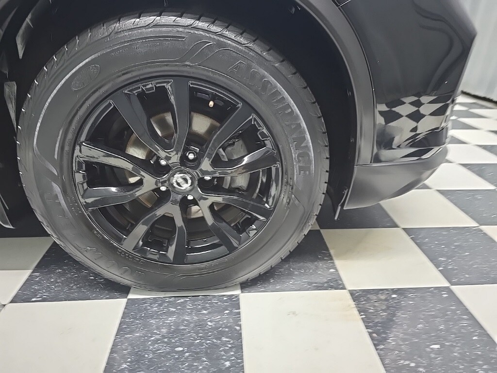 2017 Nissan Rogue SV photo 4