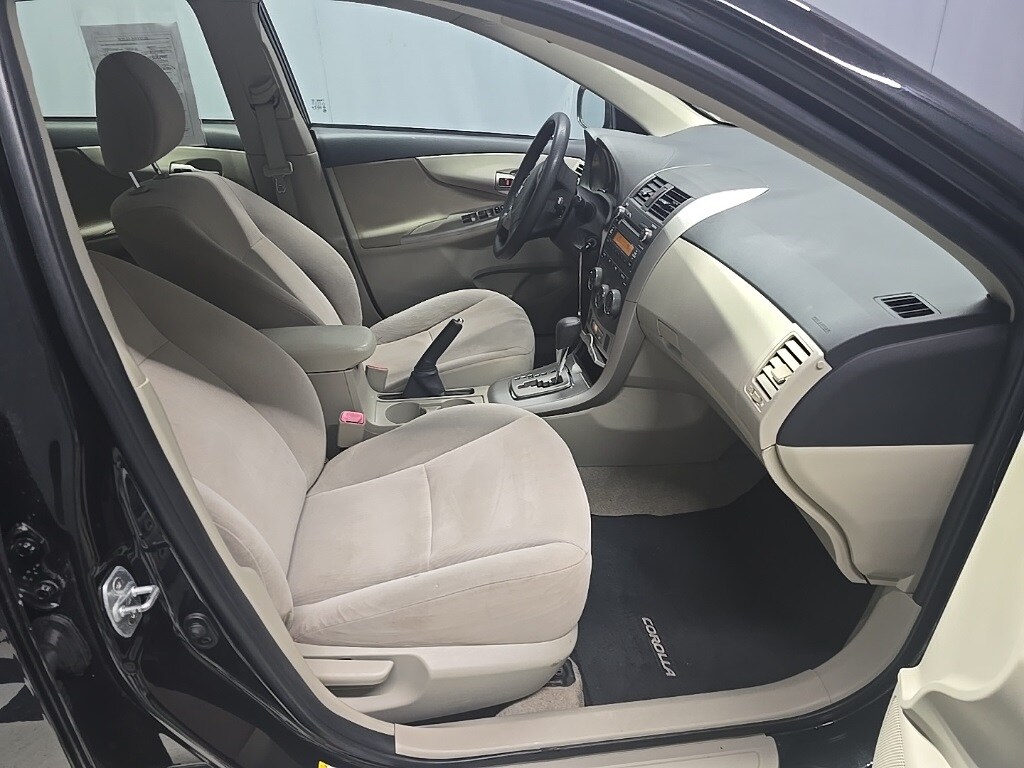 2011 Toyota Corolla LE photo 2