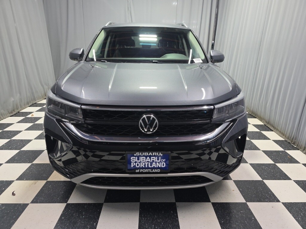 2022 Volkswagen Taos SE photo 2