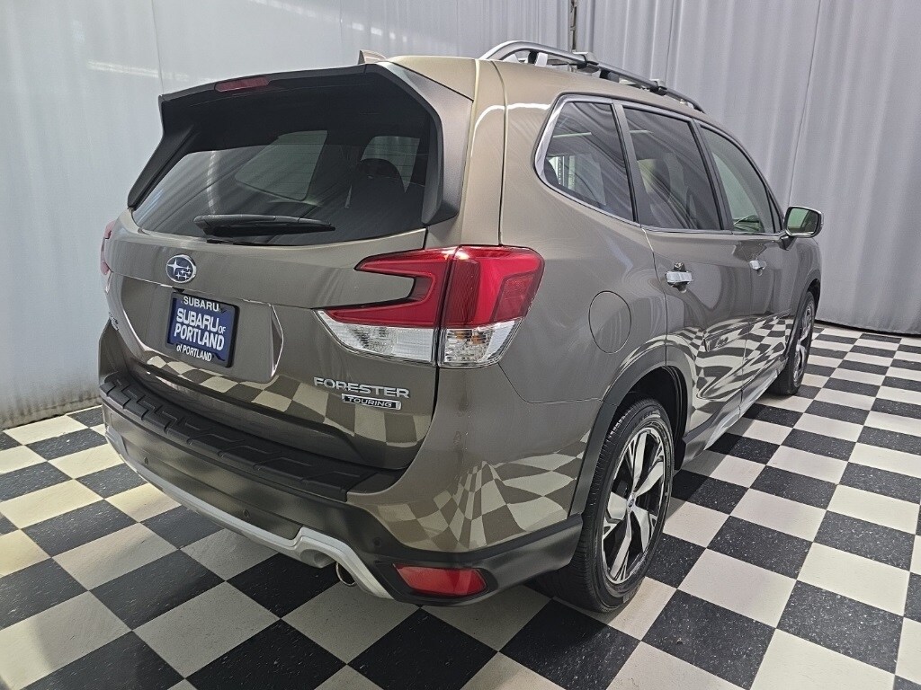2019 Subaru Forester Touring photo 2