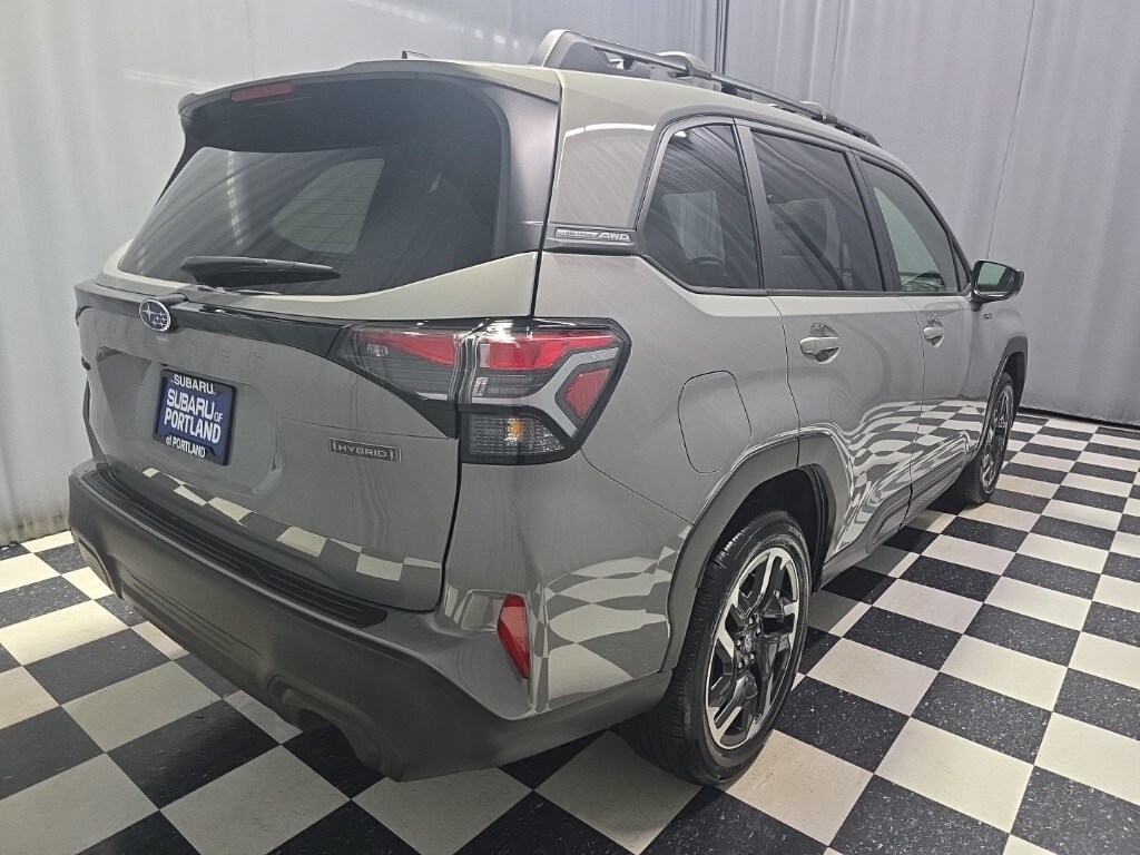 2025 Subaru Forester Premium photo 4