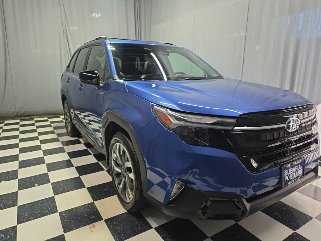 2025 Subaru Forester Touring photo 3