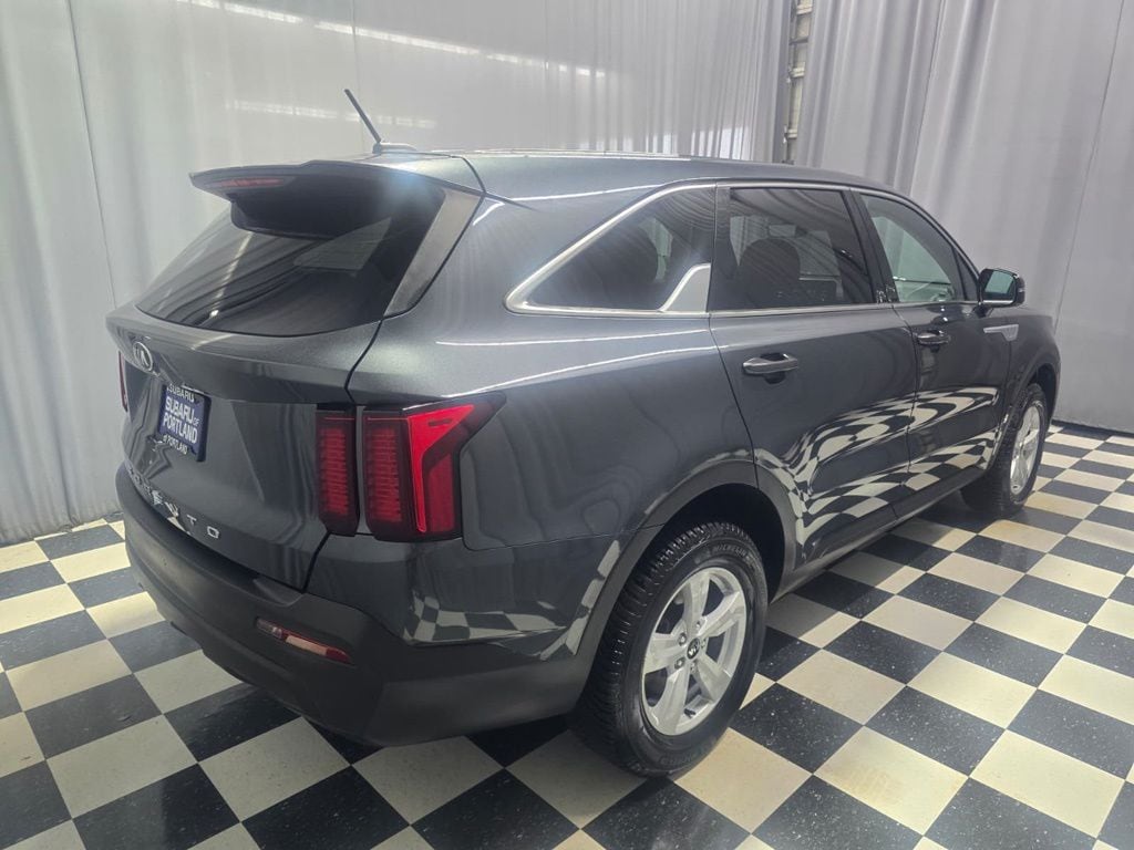 Used 2021 Kia Sorento LX SUV
