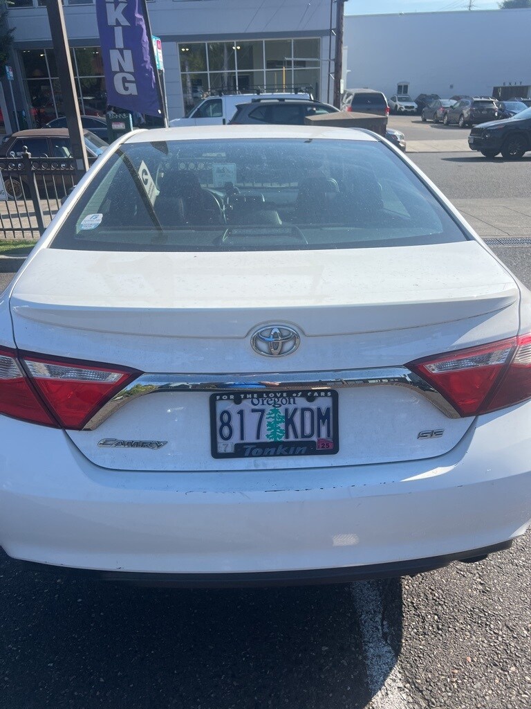 2017 Toyota Camry LE photo 2