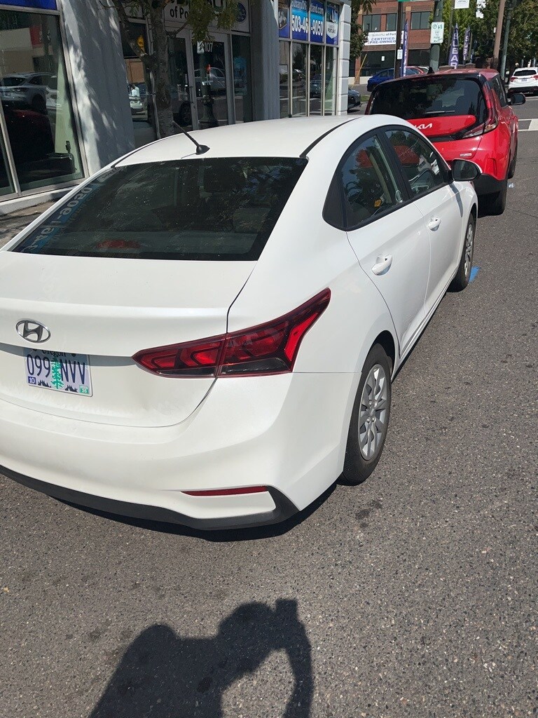 2021 Hyundai Accent SE photo 3
