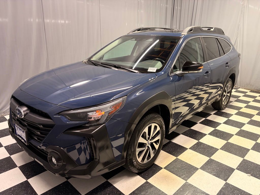 2023 Subaru Outback Premium's photo