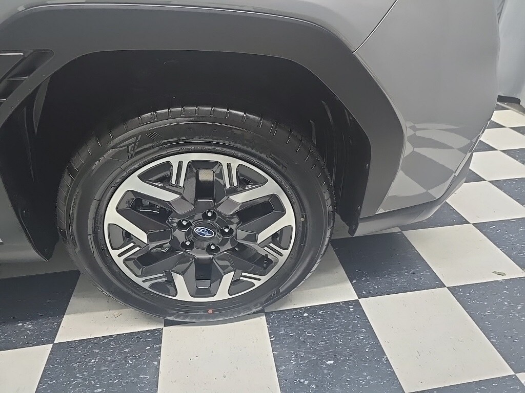 2025 Subaru Forester Premium photo 4