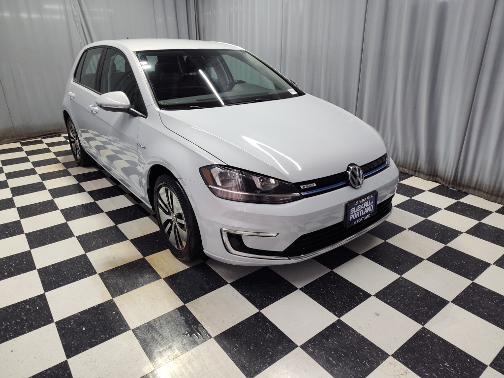 Used 2017 Volkswagen e-Golf e-Golf SE with VIN WVWKR7AU3HW953593 for sale in Portland, OR