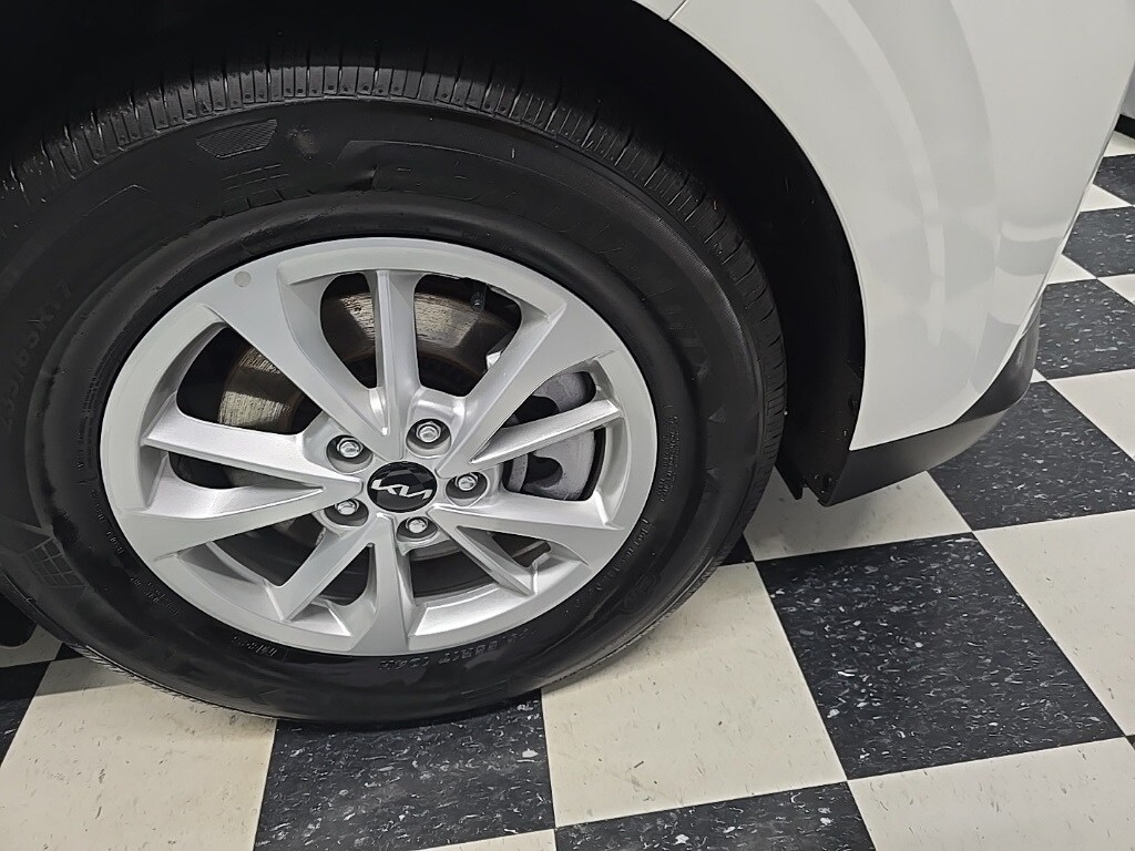 Used 2024 Kia Carnival LX Minivan/Van