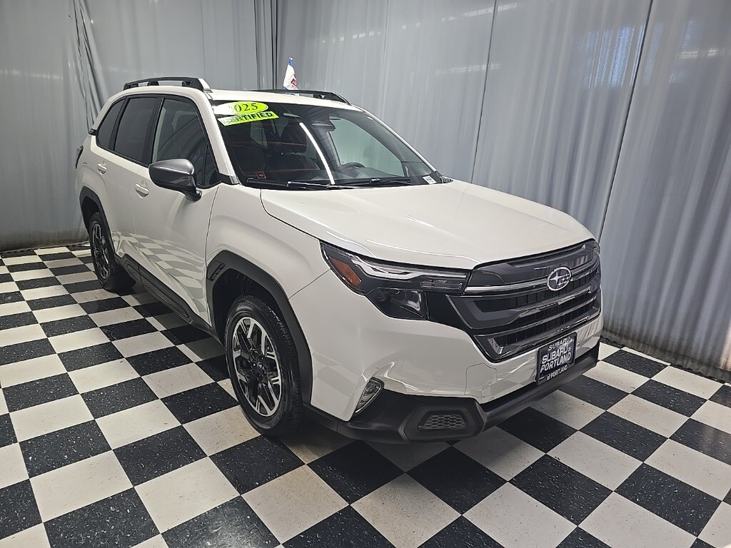 2025 Subaru Forester Premium photo 3