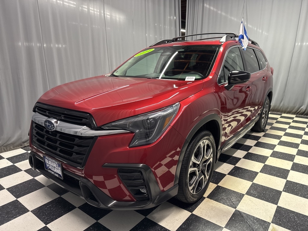 2024 Subaru Ascent Limited's photo