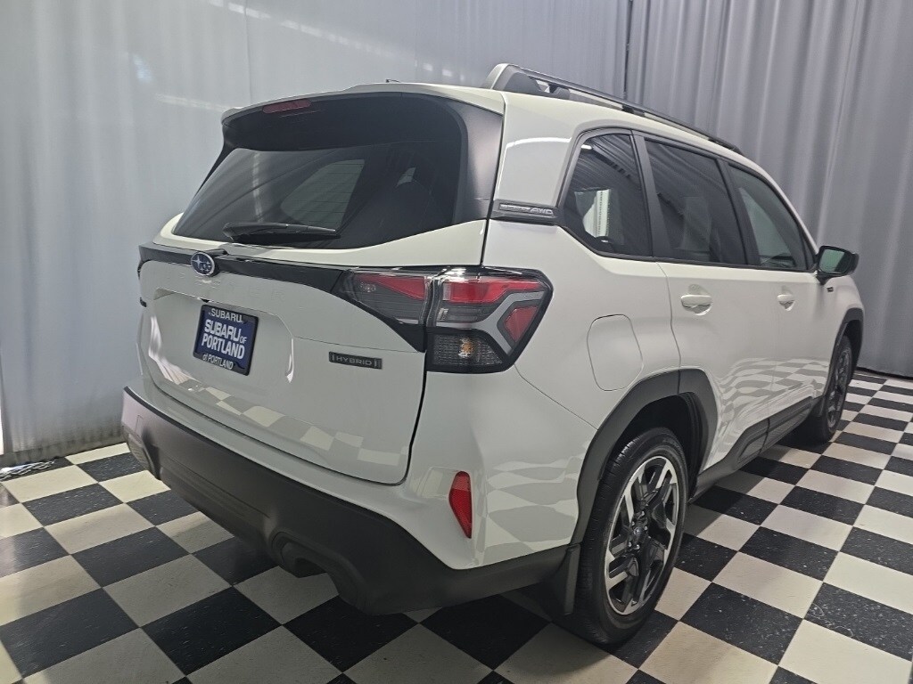 2025 Subaru Forester Premium photo 2