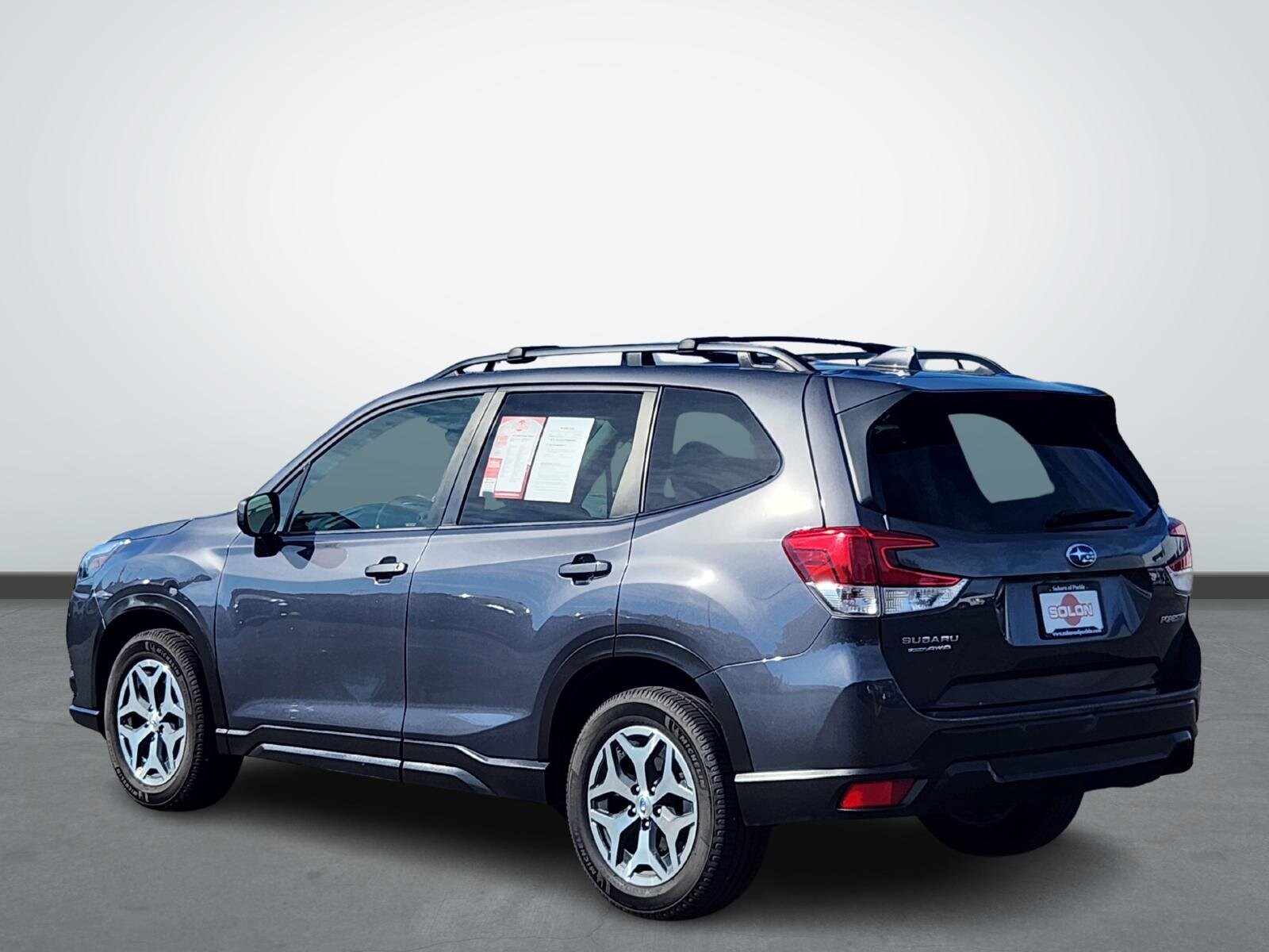 2022 Subaru Forester Premium photo 3