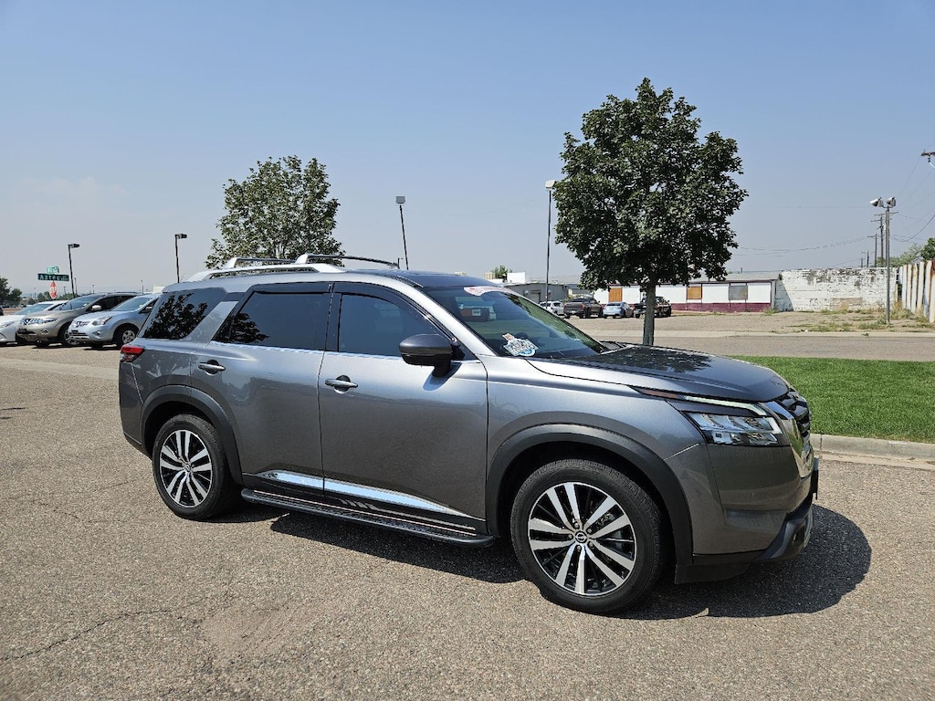 Used 2023 Nissan Pathfinder Platinum SUV