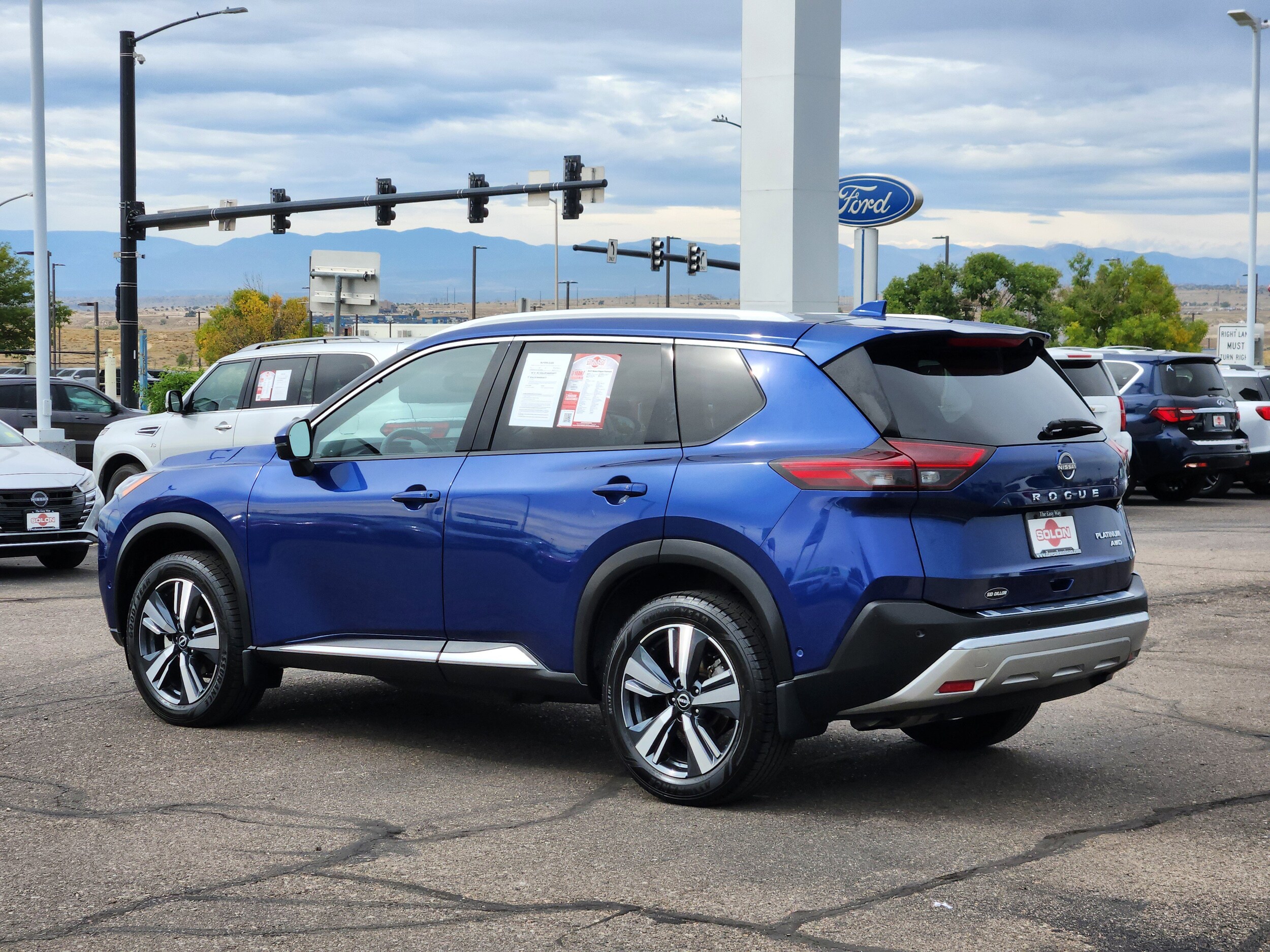 2023 Nissan Rogue Platinum photo 2
