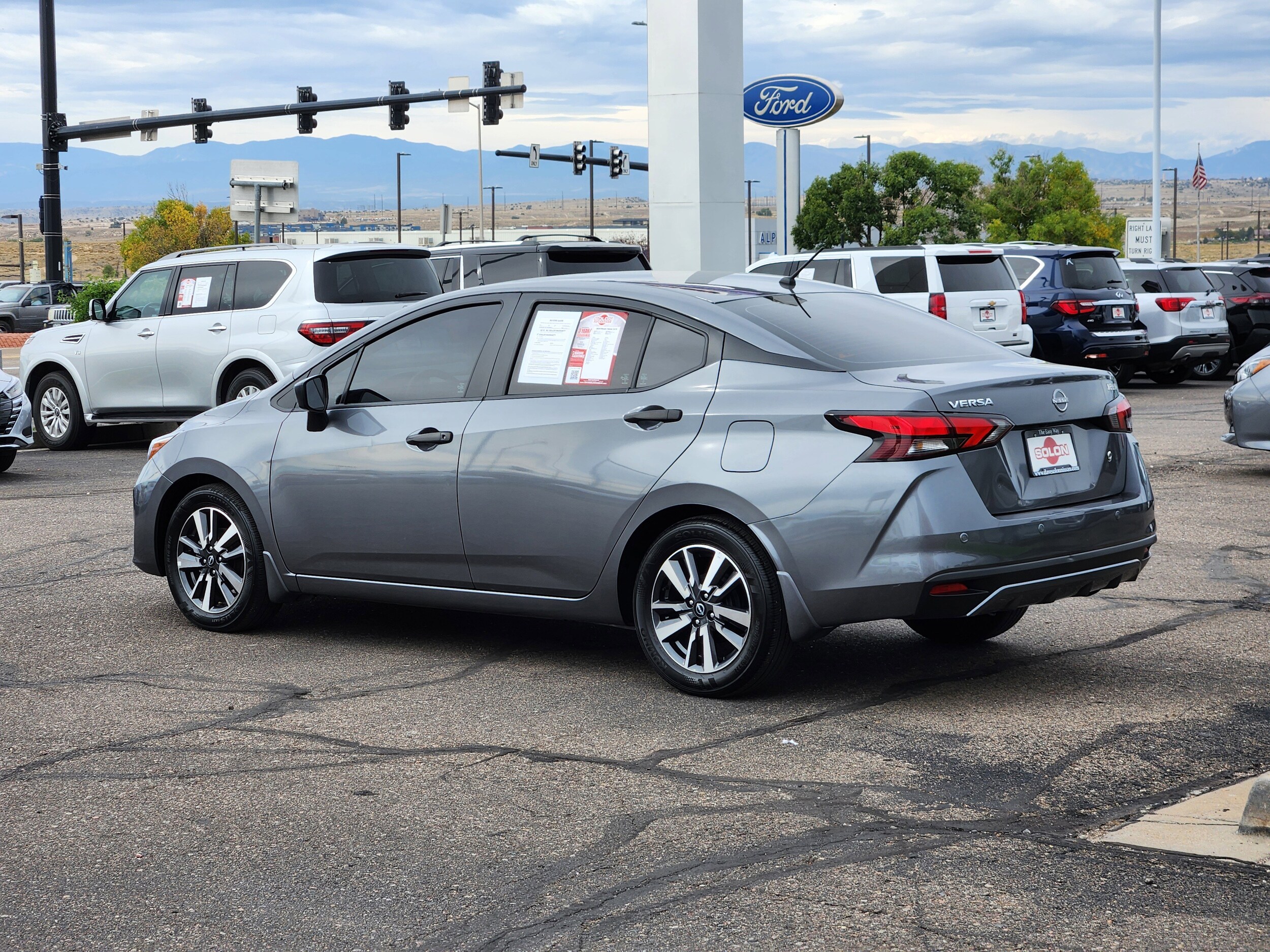 2024 Nissan Versa 1.6 S photo 3