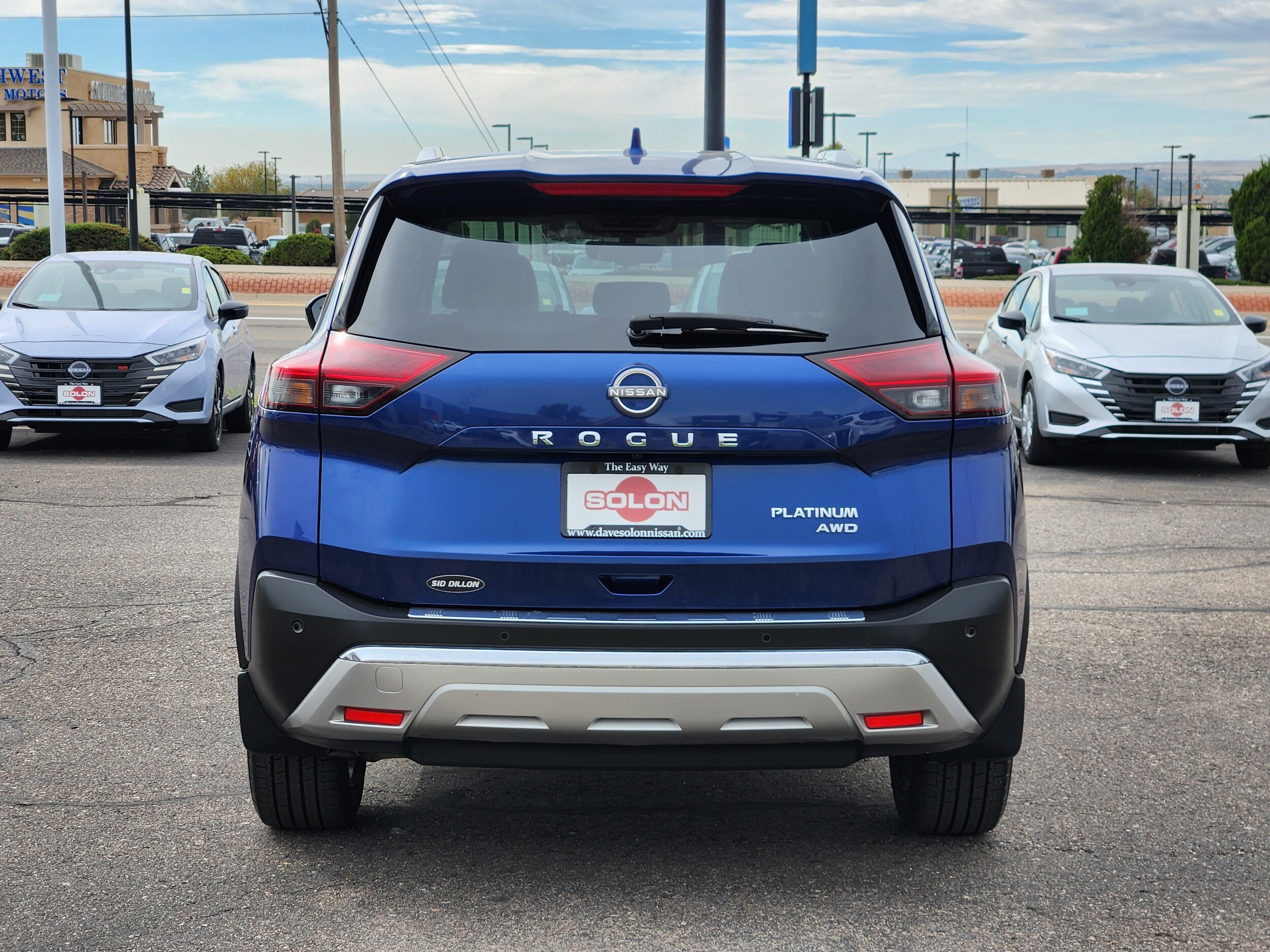 2023 Nissan Rogue Platinum photo 3