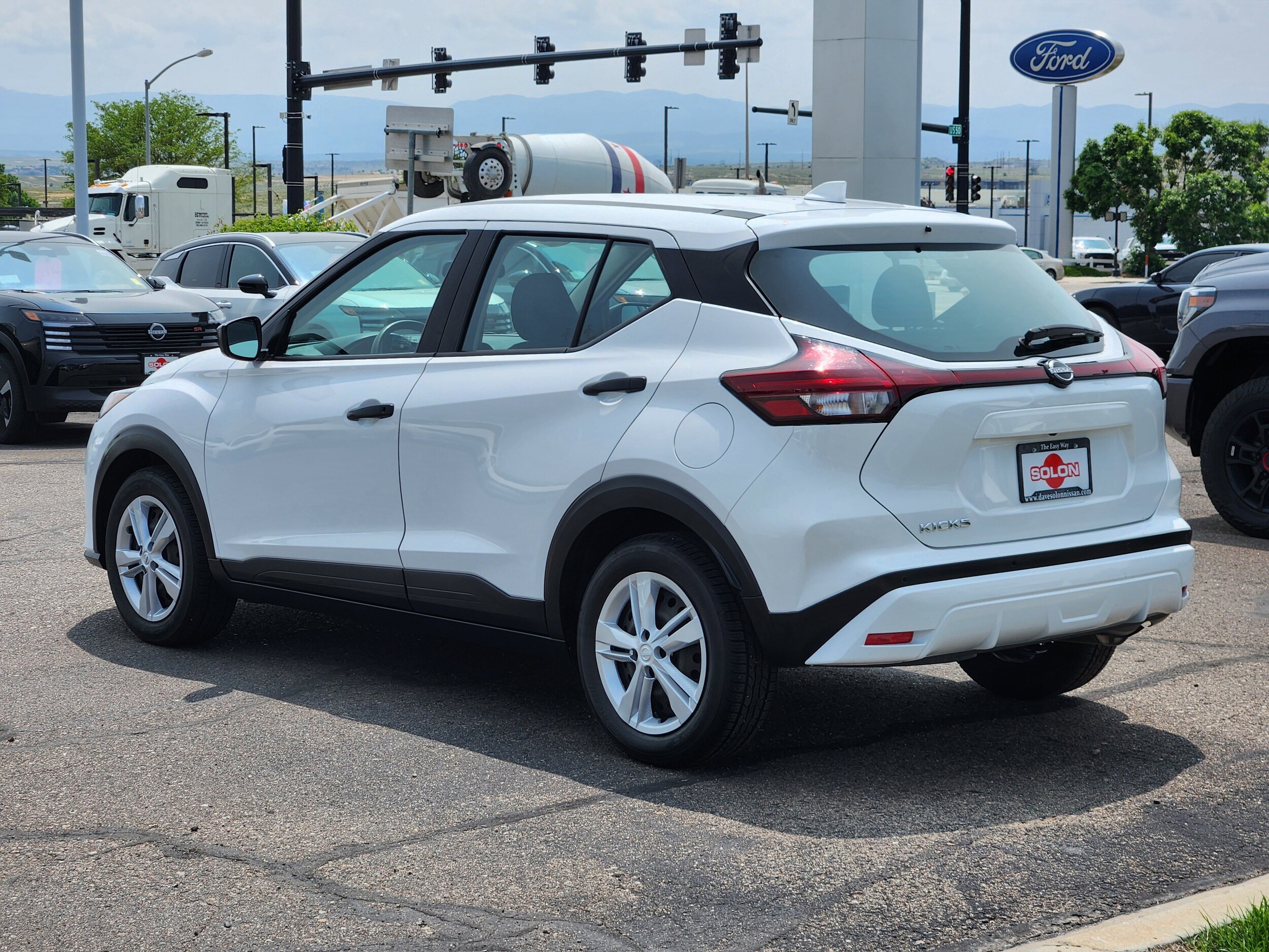 2022 Nissan Kicks S photo 3