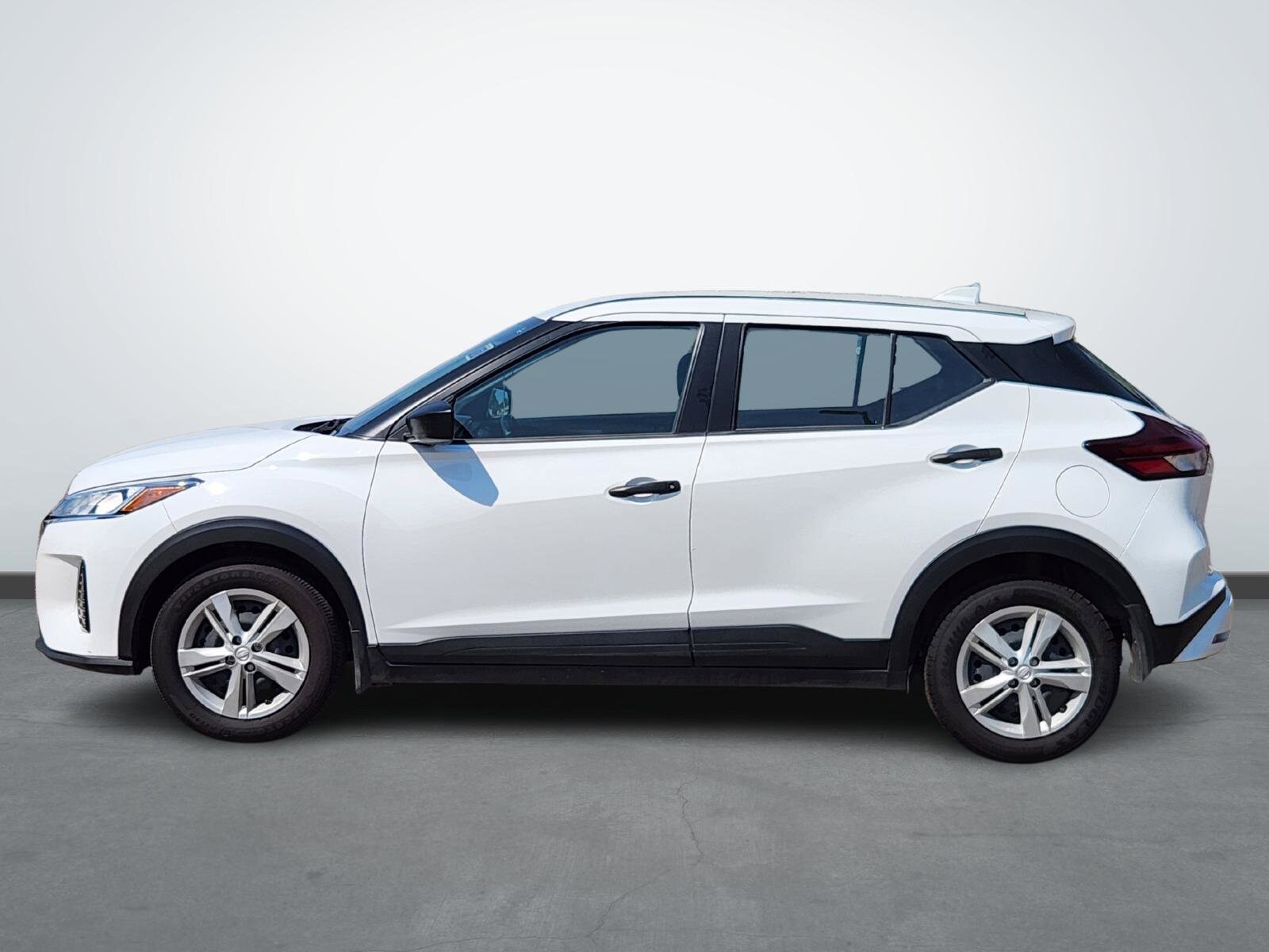 2024 Nissan Kicks S photo 2