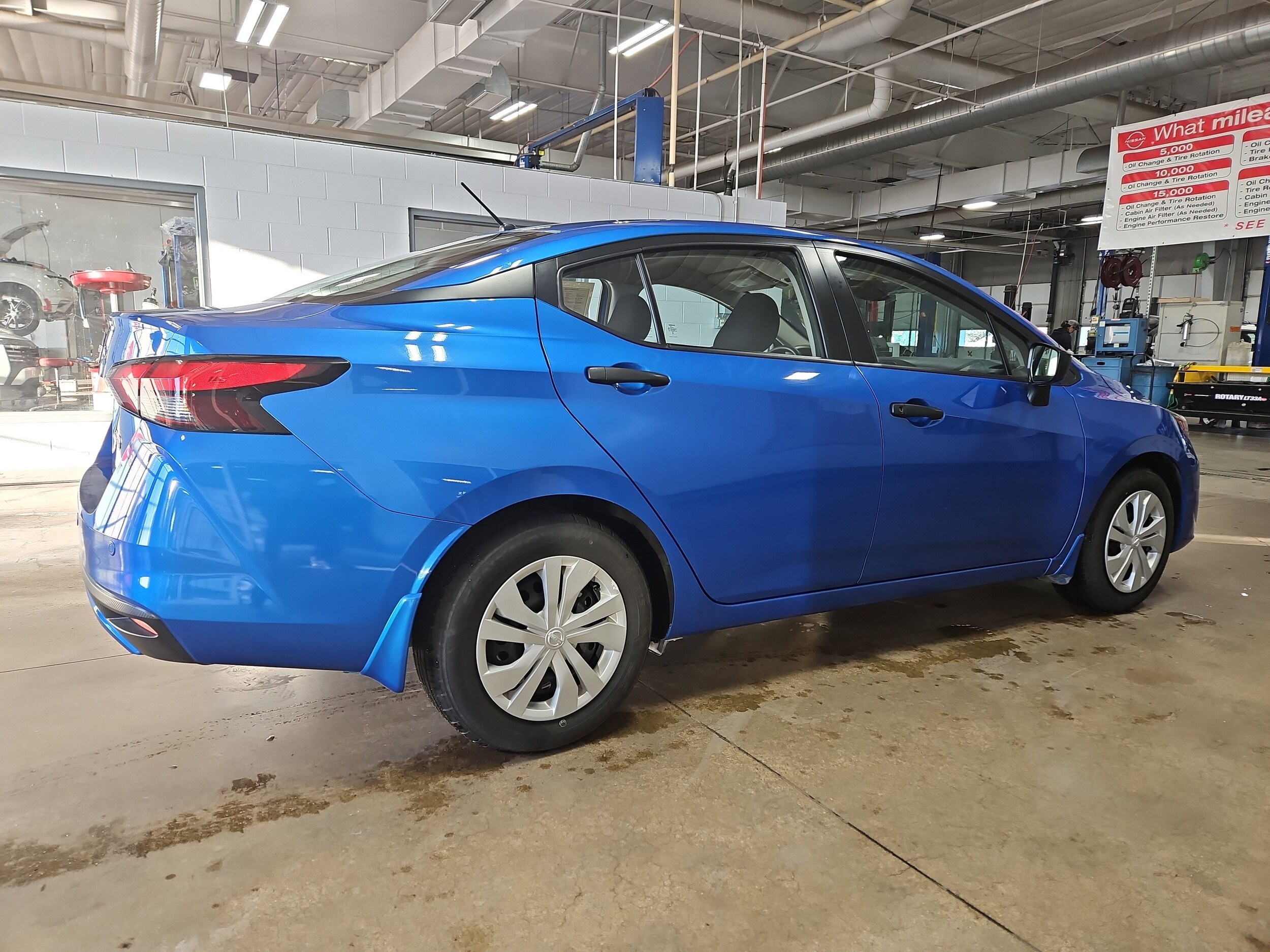 2024 Nissan Versa 1.6 S photo 3