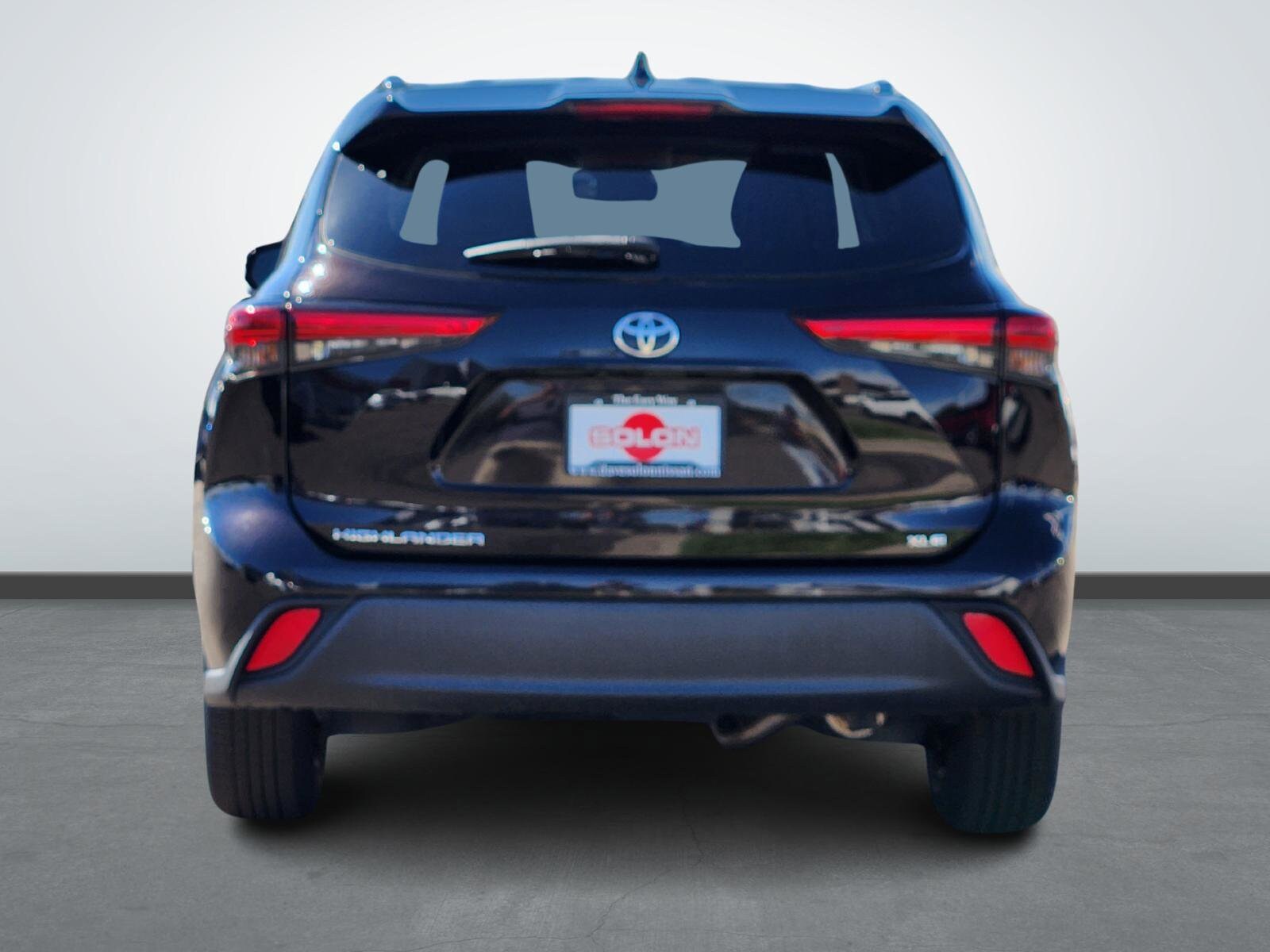 2021 Toyota Highlander XLE photo 4