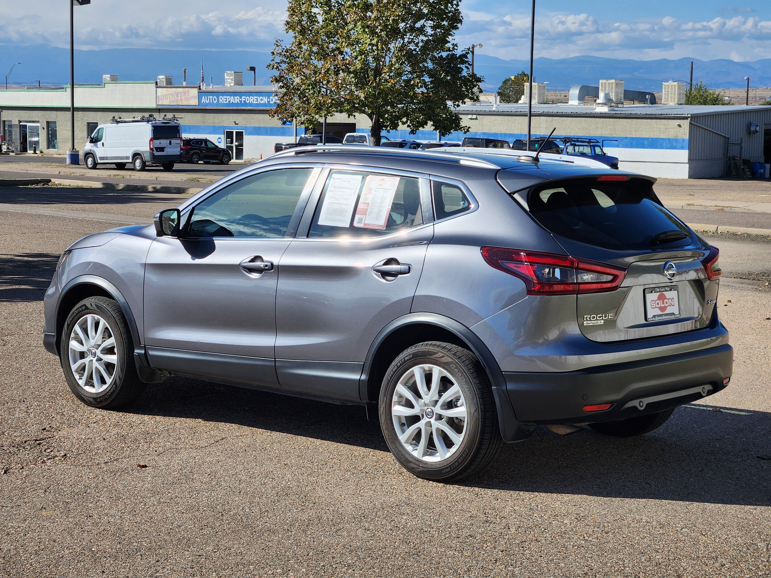 2022 Nissan Rogue Sport SV photo 3