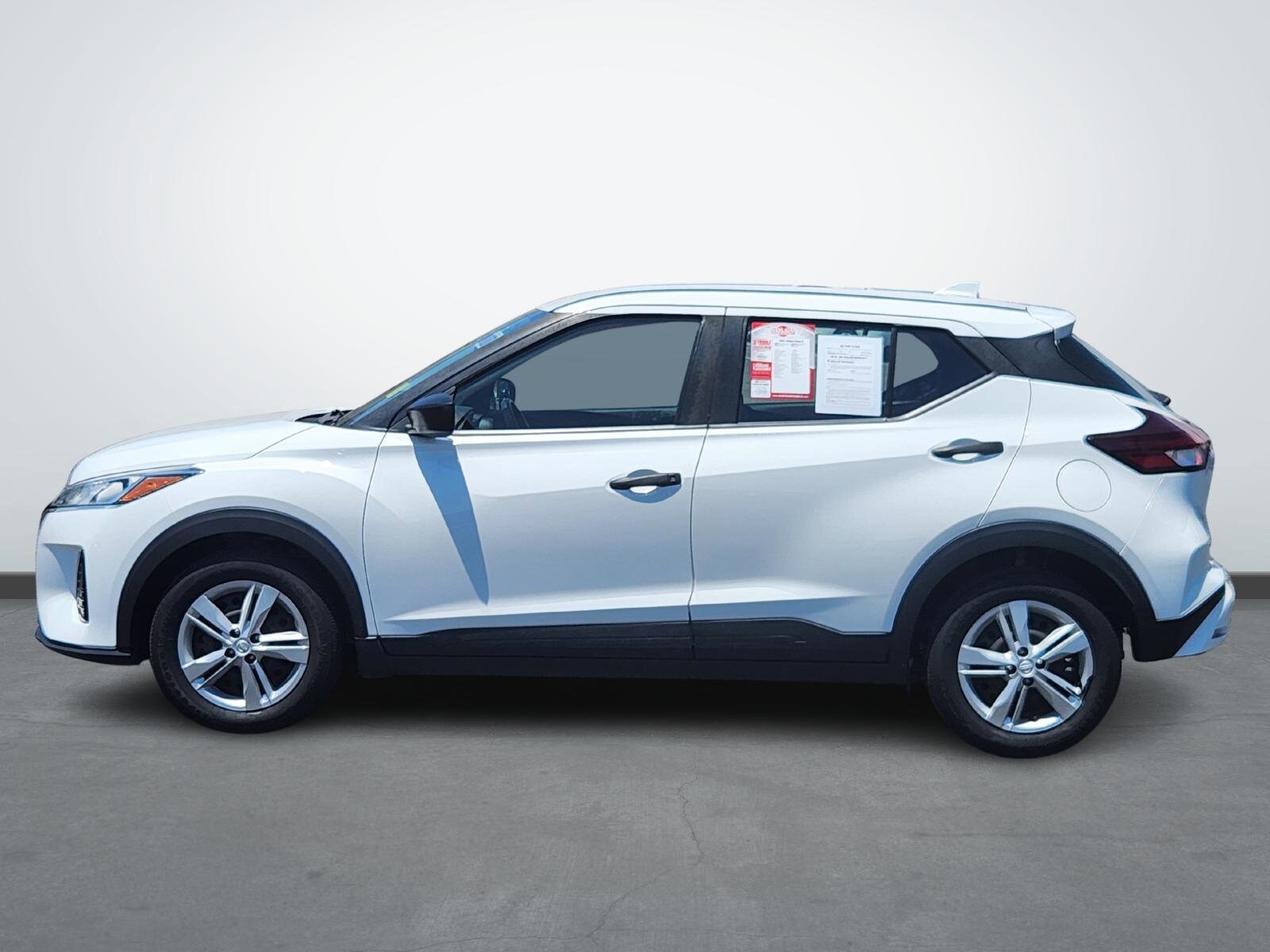 2021 Nissan Kicks S photo 2