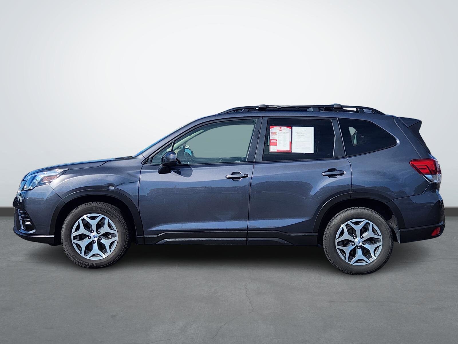 2022 Subaru Forester Premium photo 2