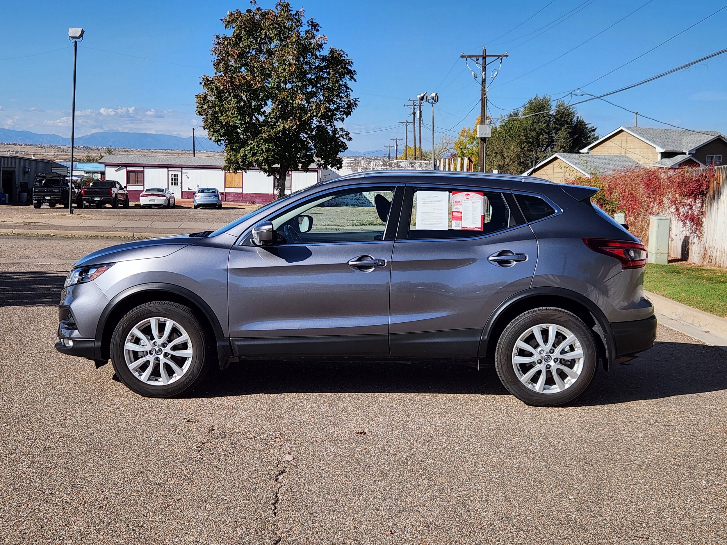 2022 Nissan Rogue Sport SV photo 2