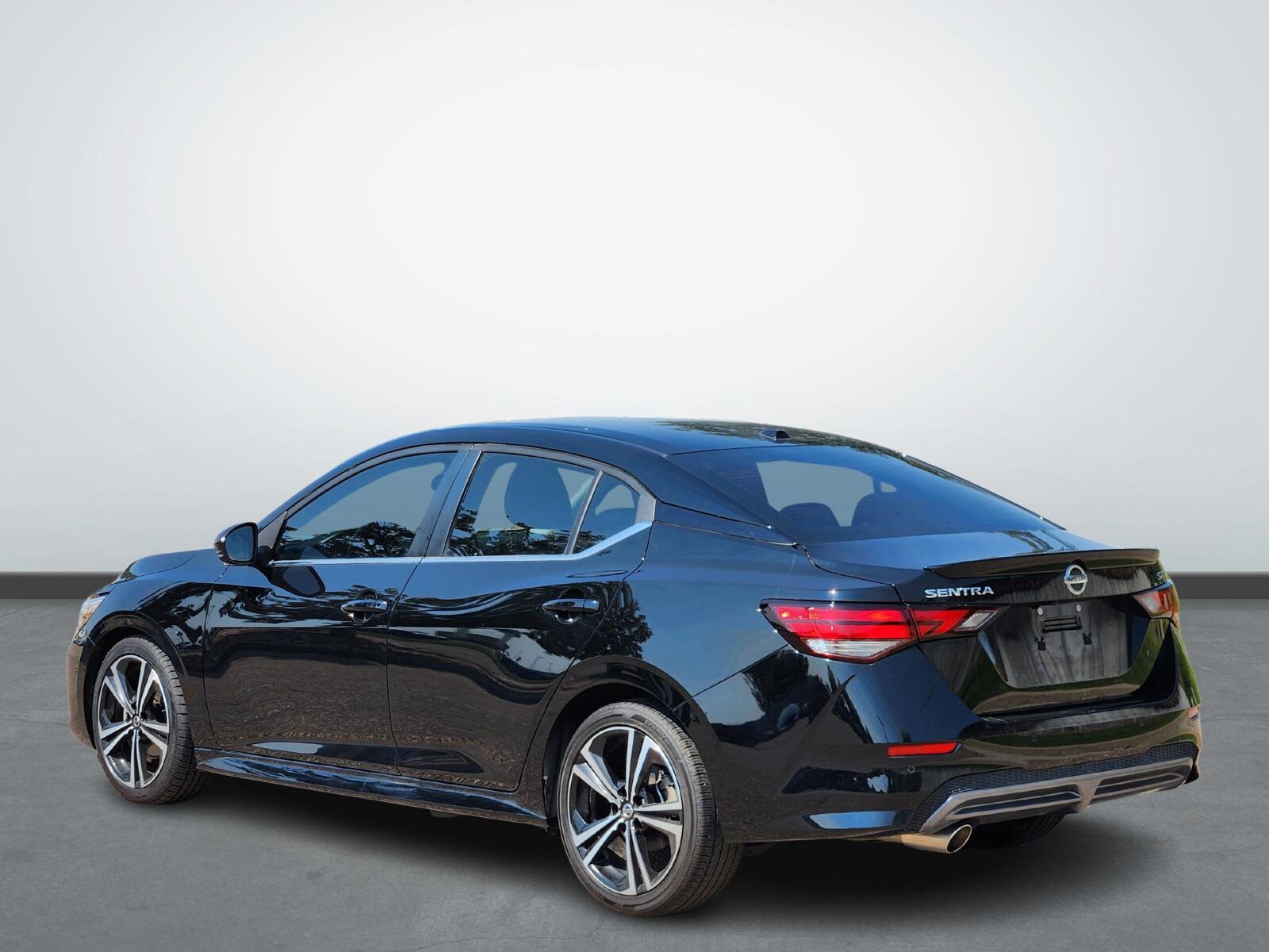 2022 Nissan Sentra SR photo 3