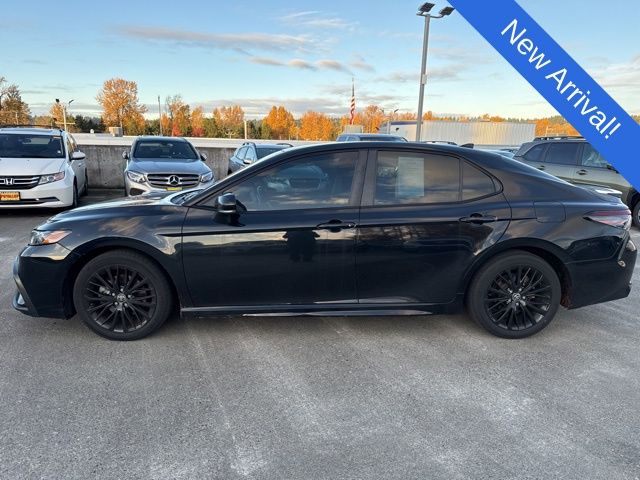 2022 Toyota Camry Hybrid SE photo 4