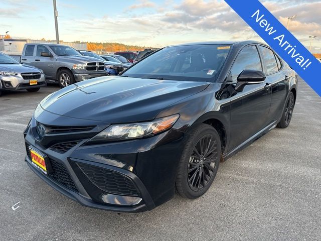 2022 Toyota Camry Hybrid SE photo 3