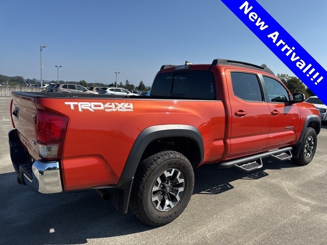 2017 Toyota Tacoma TRD Off-Road photo 3