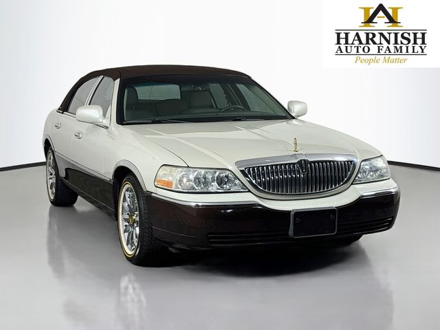 Used 2007 Lincoln Town Car Signature with VIN 1LNHM81WX7Y637896 for sale in Puyallup, WA