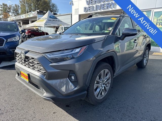 2022 Toyota RAV4 Limited photo 3