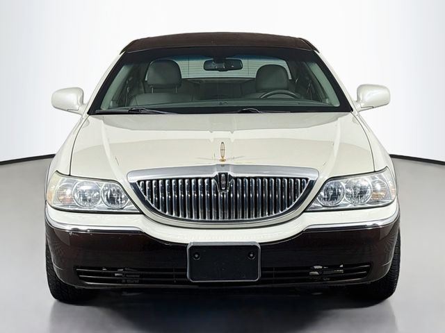 Used 2007 Lincoln Town Car Signature with VIN 1LNHM81WX7Y637896 for sale in Puyallup, WA