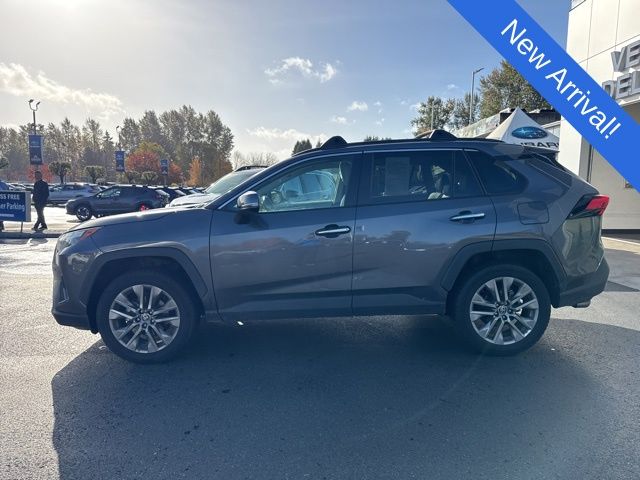 2022 Toyota RAV4 Limited photo 4