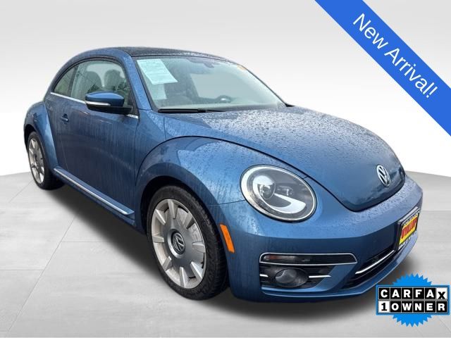 2019 Volkswagen Beetle SE's photo