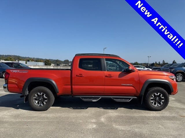 2017 Toyota Tacoma TRD Off-Road photo 2