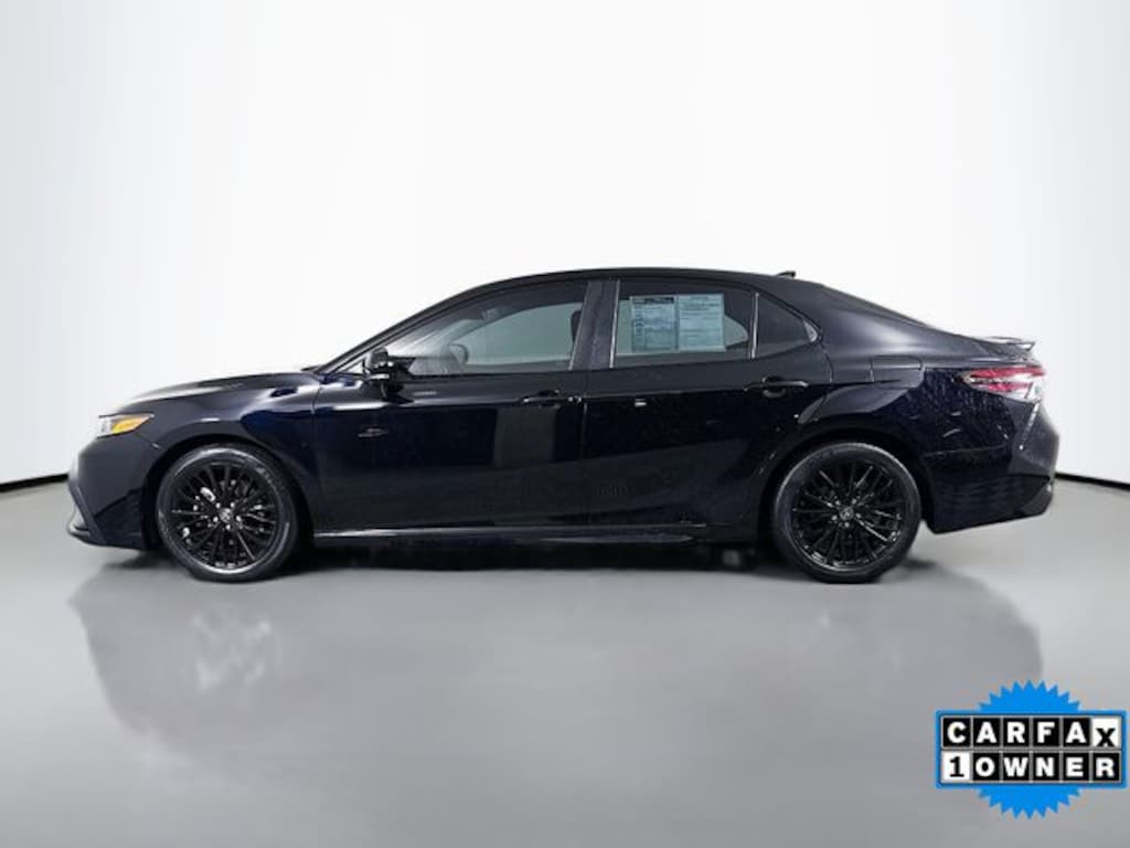 Used 2022 Toyota Camry Hybrid SE Sedan