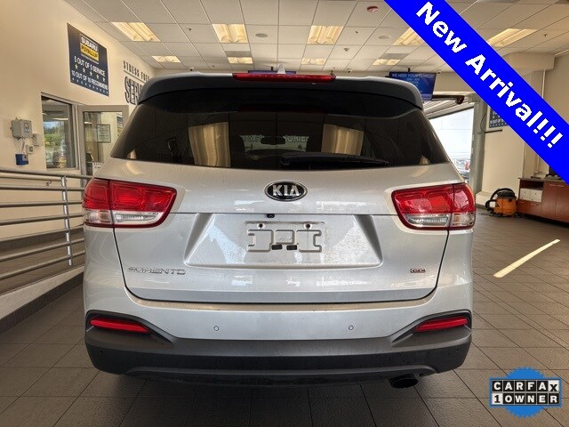 2017 Kia Sorento LX photo 3