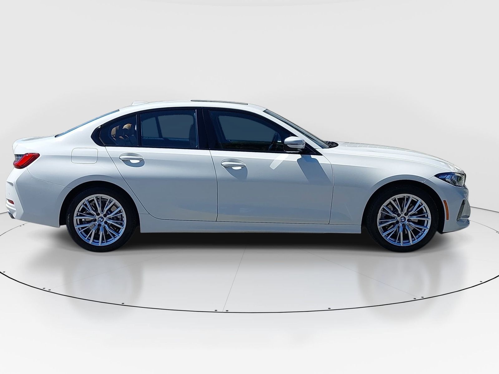 2023 BMW 3 Series 330i photo 3
