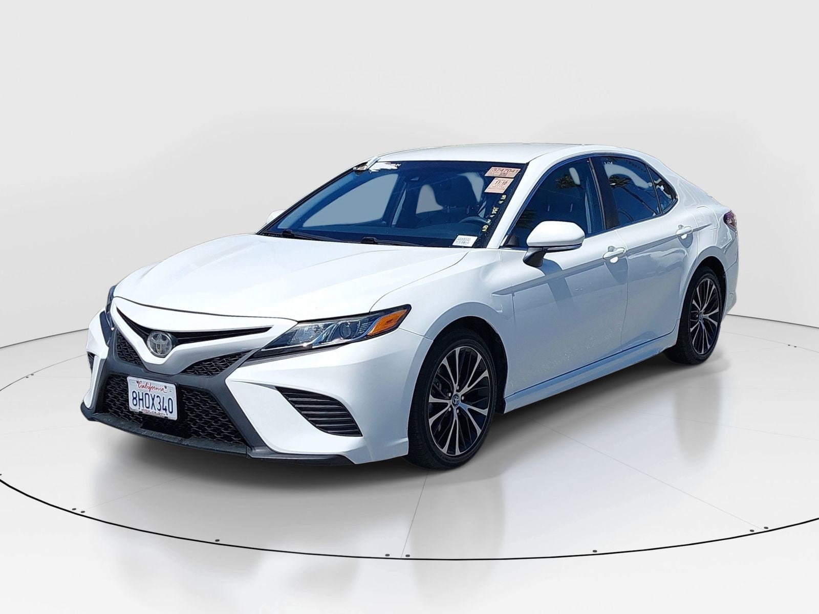 2018 Toyota Camry SE photo 3