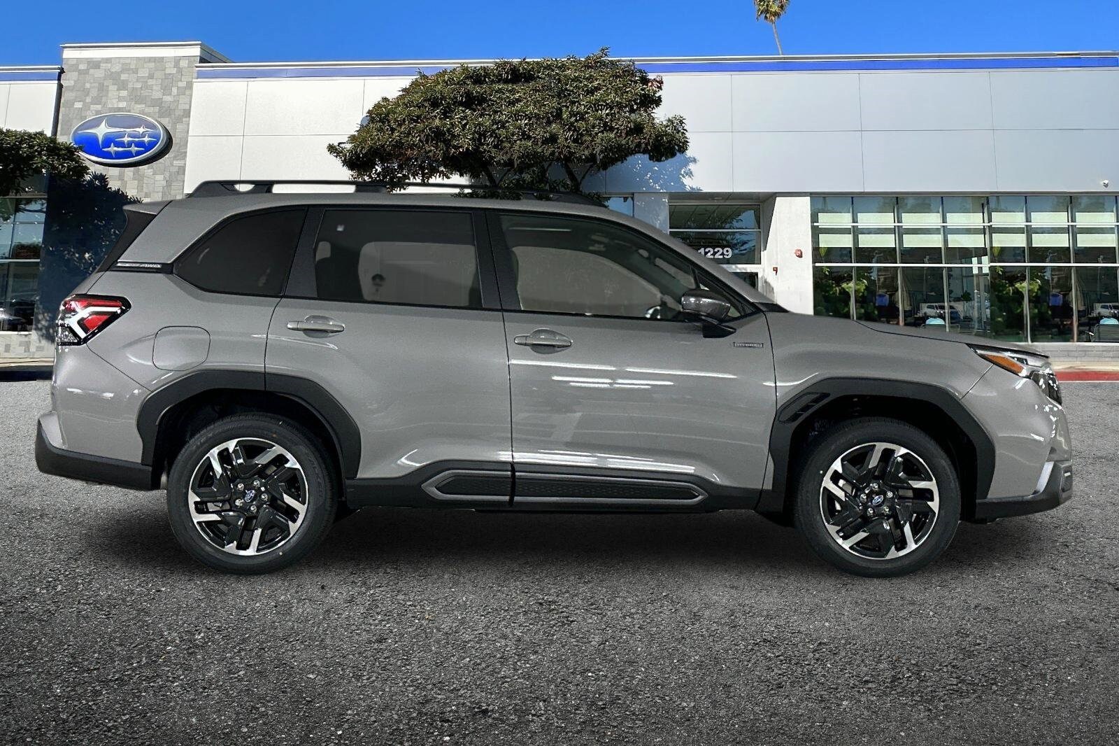 2025 Subaru Forester Limited photo 2