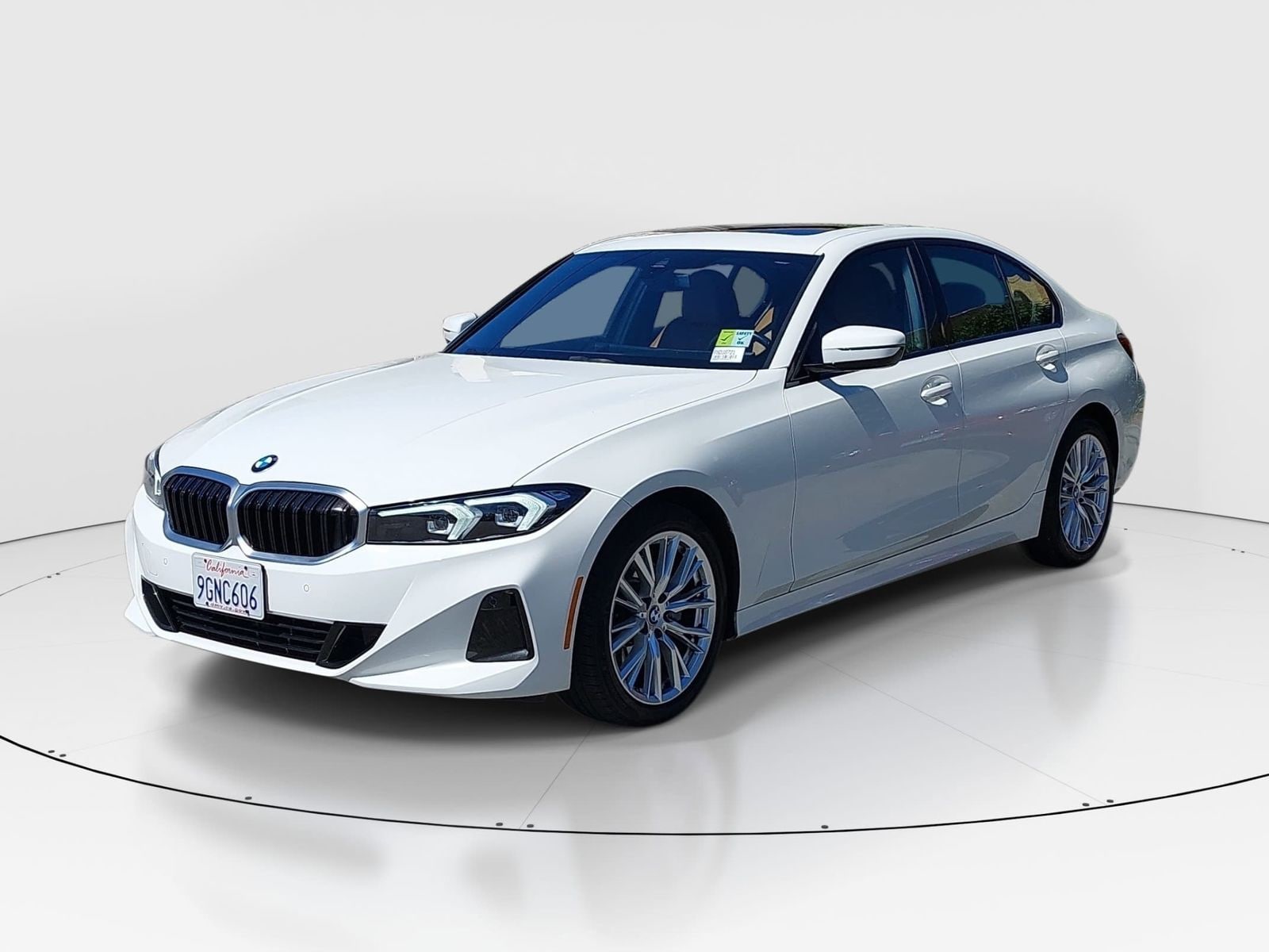 2023 BMW 3 Series 330i photo 2